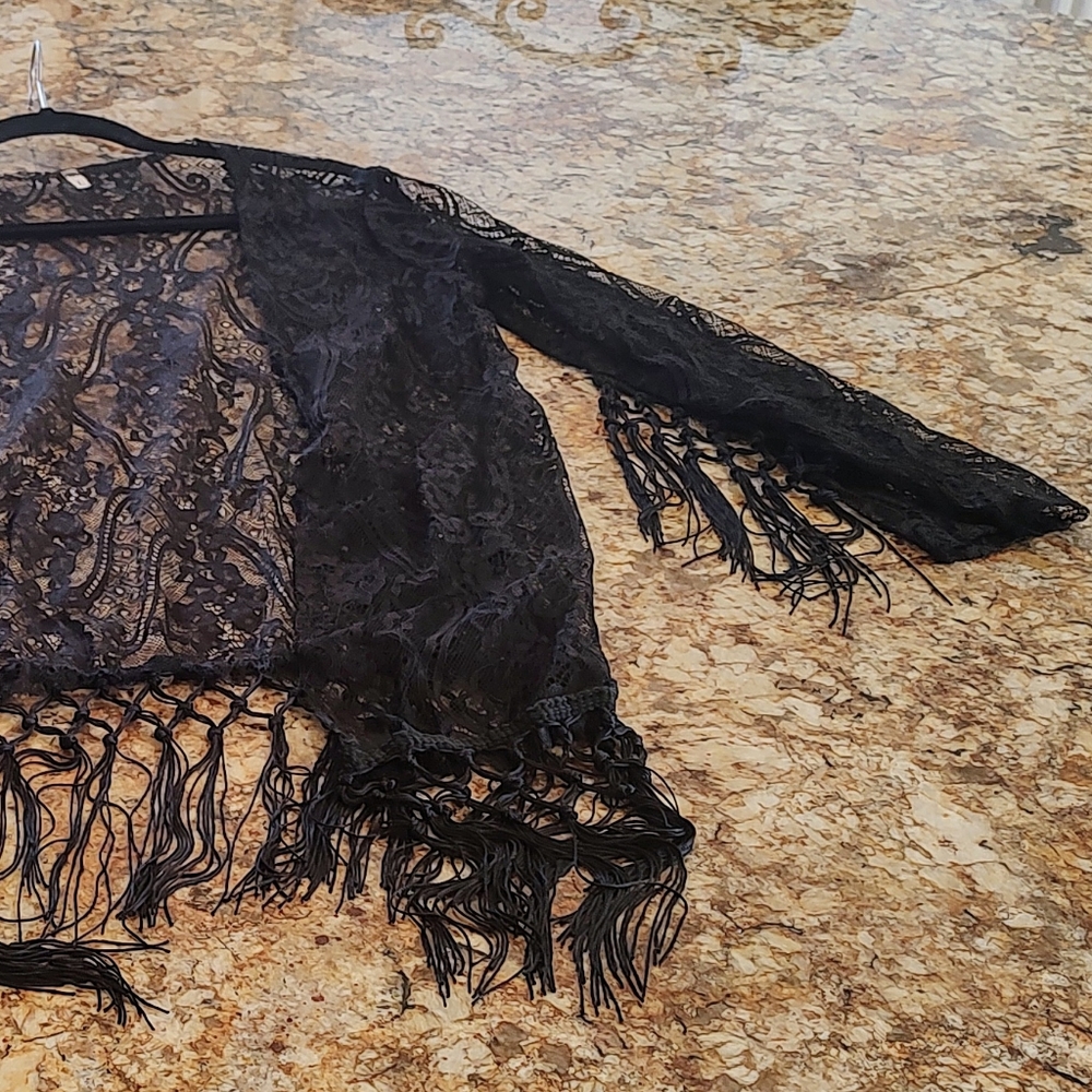 Lacey Black overlay jacket, with fringed sleeves and bottom sz L. - Picture 16 of 16